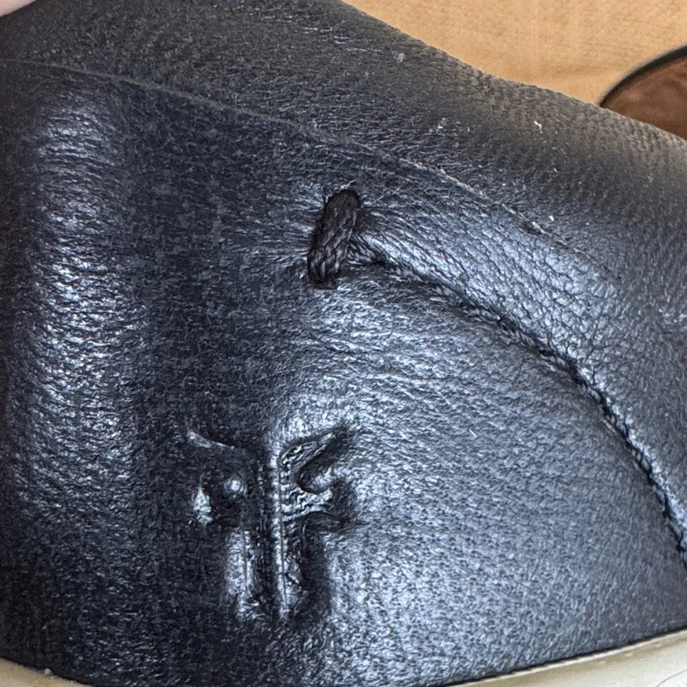 Frye Ivy Slip-On sneaker in black Leather Size 6 M